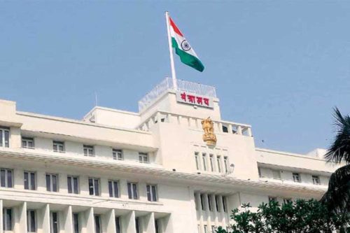 बदल्यांचा बाजार अधिकाऱ्यांनी थांबवायचा की आमदारांनी?