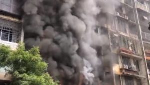 रोज ११ आगींनी पेटणारी मुंबई विझवायची की नाही..?