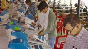 निवडणुकीचे सैन्य भत्त्यावर की पोटावर? <br>केंद्र सोडले तर नोकरी जाण्याची भीती, <br>मग भत्त्याचे पैसे त्या क्षणी काय उपयोगाचे..?